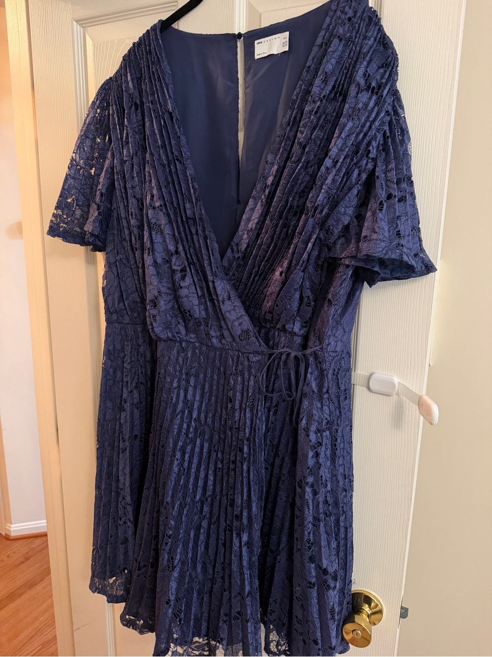 NWOT ASOS DESIGN Curve Exclusive lace pleated dress